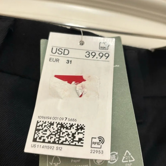 NWT H and M woman's black relaxed fit slacks - Picture 6 of 11